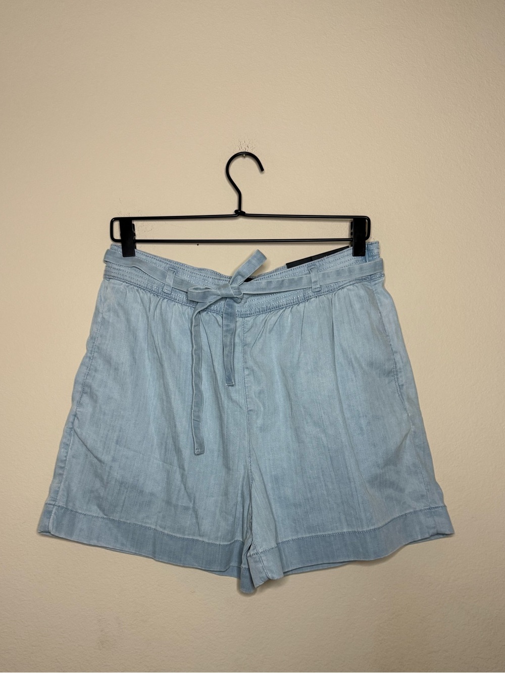 WHBM Fluid 5” Shorts Extra High Rise Drava Light Blue